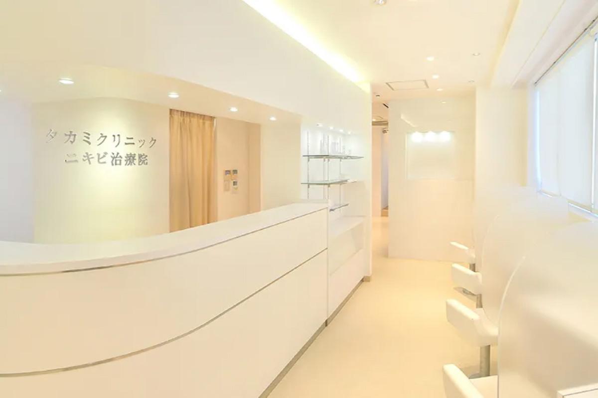 【表参道の美容皮膚科】延べ51万人の治療実績を持つ美容皮膚科タカミクリニックのニキビ専門治療とオンライン診療